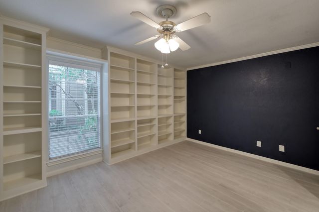 1860 White Oak Drive 207, Houston, TX 77009