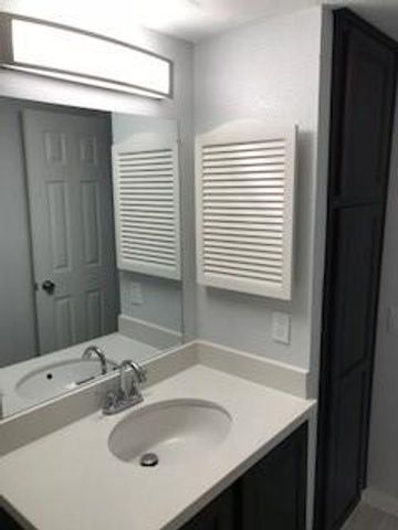 1860 White Oak Drive 207, Houston, TX 77009