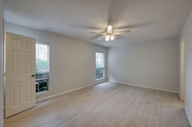 1860 White Oak Drive 207, Houston, TX 77009