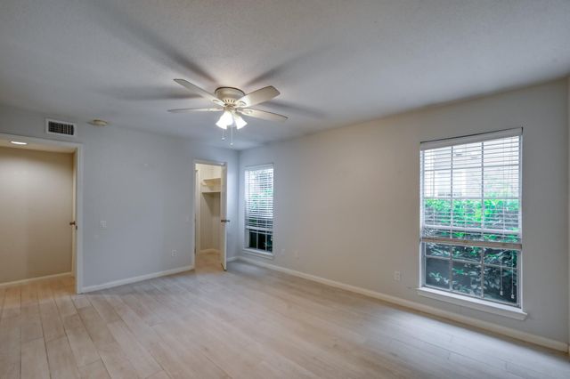 1860 White Oak Drive 207, Houston, TX 77009