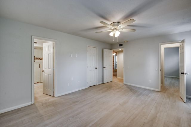 1860 White Oak Drive 207, Houston, TX 77009