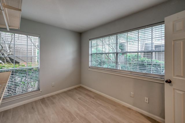 1860 White Oak Drive 207, Houston, TX 77009