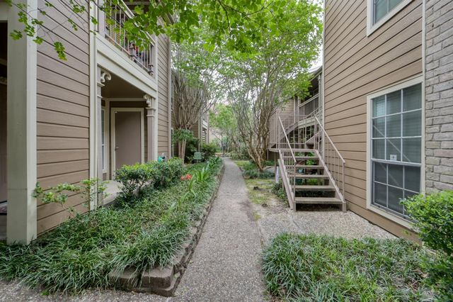 1860 White Oak Drive 207, Houston, TX 77009