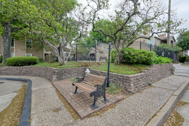 1860 White Oak Drive 207, Houston, TX 77009