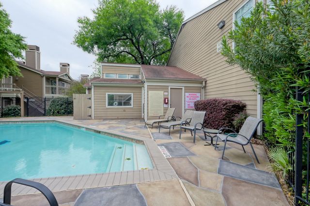 1860 White Oak Drive 207, Houston, TX 77009