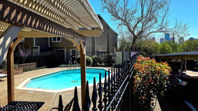 1860 White Oak Drive 207, Houston, TX 77009