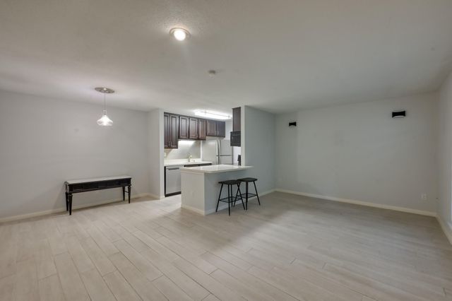 1860 White Oak Drive 207, Houston, TX 77009