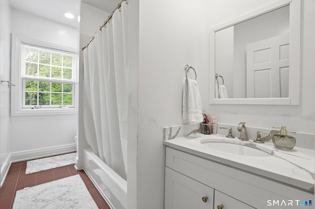 18 West Haviland Lane, Stamford, CT 06903