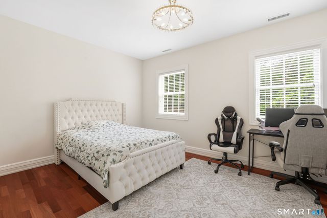 18 West Haviland Lane, Stamford, CT 06903