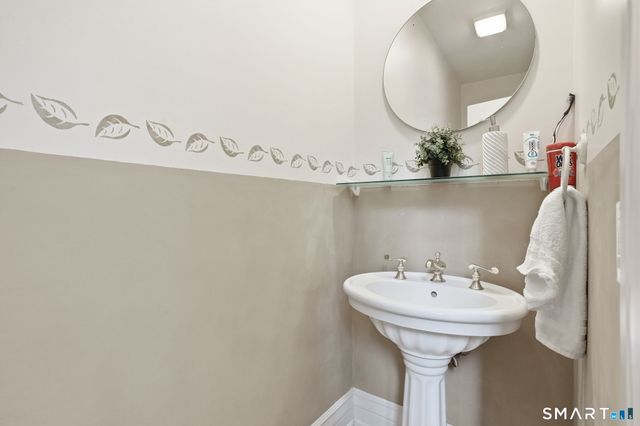 18 West Haviland Lane, Stamford, CT 06903