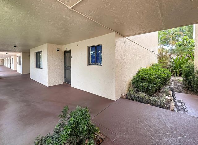 3154 Via Poinciana 116, Greenacres, FL 33467