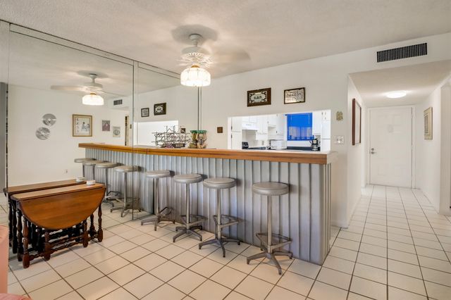 3154 Via Poinciana 116, Greenacres, FL 33467
