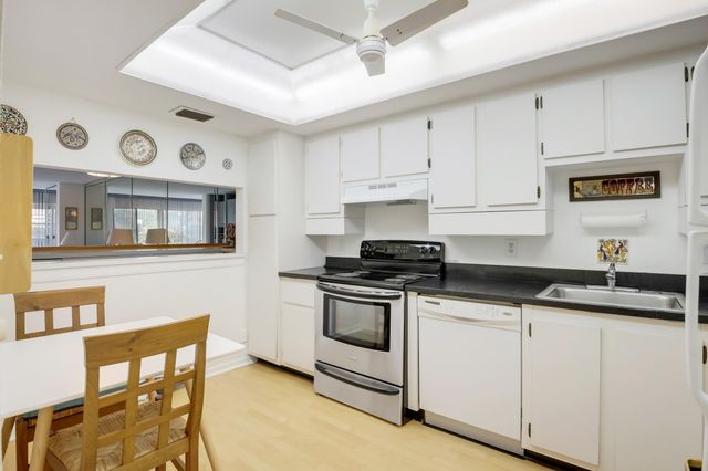 3154 Via Poinciana 116, Greenacres, FL 33467