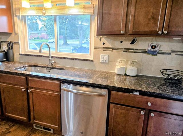 1874 Newman Street, Trenton, MI 48183
