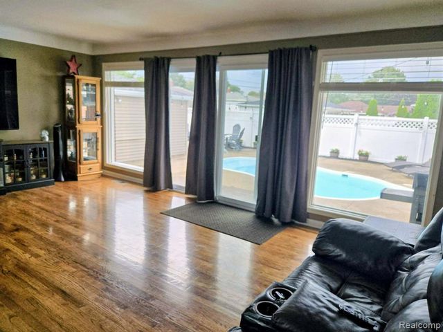 1874 Newman Street, Trenton, MI 48183