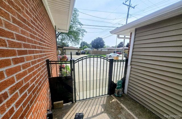 1874 Newman Street, Trenton, MI 48183