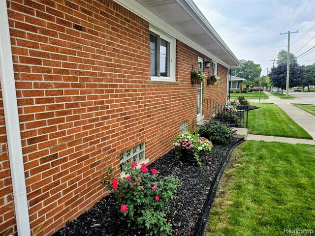 1874 Newman Street, Trenton, MI 48183