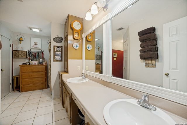 1717 EMBASSY RD, Pleasanton, TX 78064