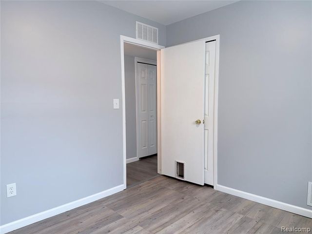 166 W Coy Avenue, Hazel Park, MI 48030