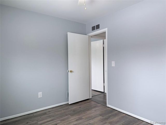 166 W Coy Avenue, Hazel Park, MI 48030