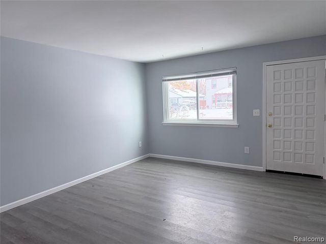 166 W Coy Avenue, Hazel Park, MI 48030