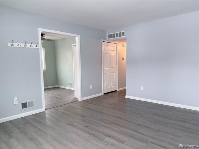 166 W Coy Avenue, Hazel Park, MI 48030