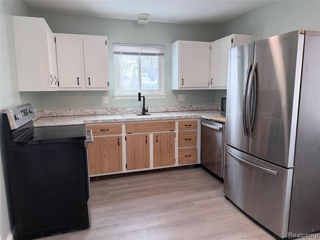 166 W Coy Avenue, Hazel Park, MI 48030