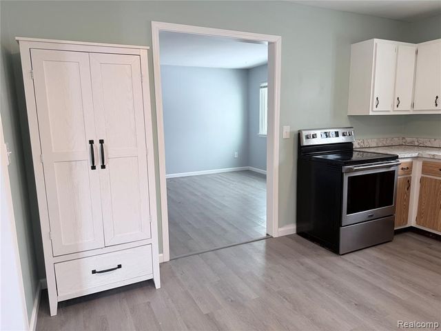 166 W Coy Avenue, Hazel Park, MI 48030