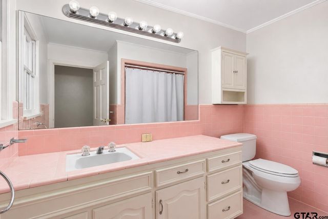 3215 Birdwell, Tyler, TX 75701