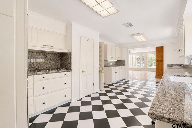 3215 Birdwell, Tyler, TX 75701