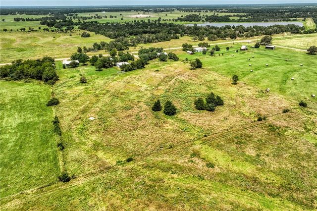 800 Waldeck Road, Ledbetter, TX 78946