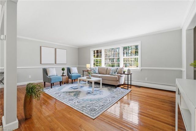 218 Crittenden LN, Newport News, VA 23606