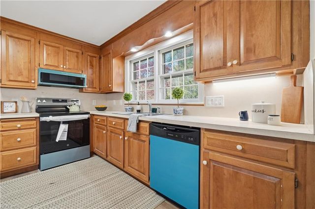 218 Crittenden LN, Newport News, VA 23606