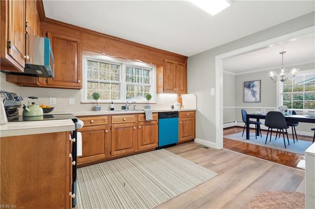 218 Crittenden LN, Newport News, VA 23606