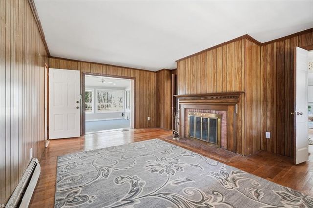 218 Crittenden LN, Newport News, VA 23606