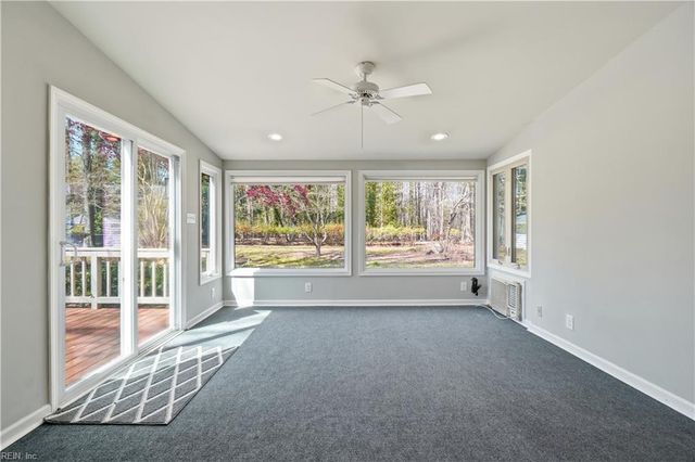 218 Crittenden LN, Newport News, VA 23606