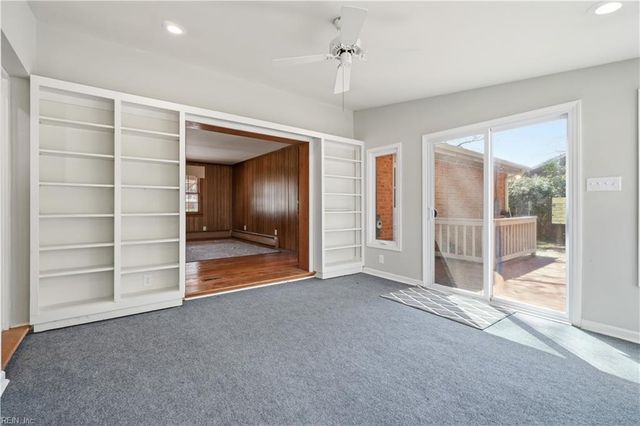 218 Crittenden LN, Newport News, VA 23606