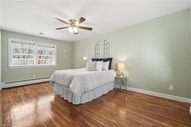 218 Crittenden LN, Newport News, VA 23606