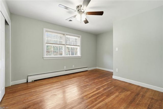 218 Crittenden LN, Newport News, VA 23606