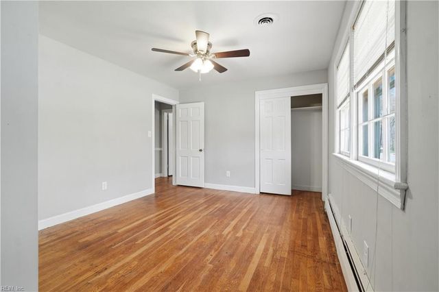 218 Crittenden LN, Newport News, VA 23606