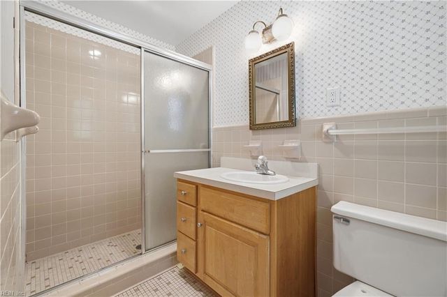 218 Crittenden LN, Newport News, VA 23606