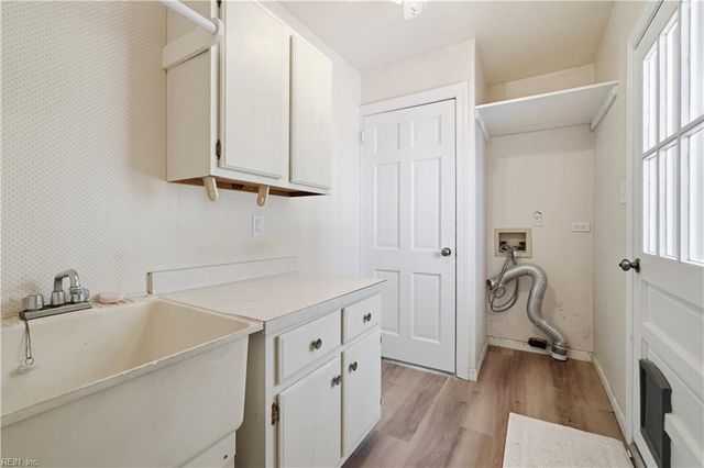 218 Crittenden LN, Newport News, VA 23606