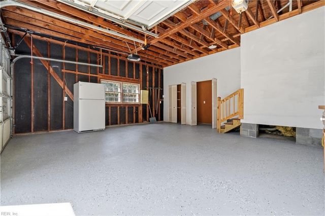 218 Crittenden LN, Newport News, VA 23606