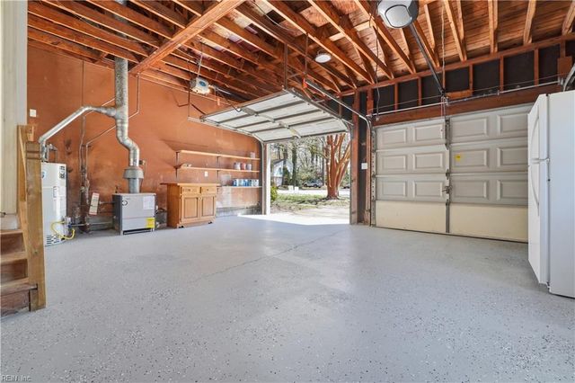 218 Crittenden LN, Newport News, VA 23606