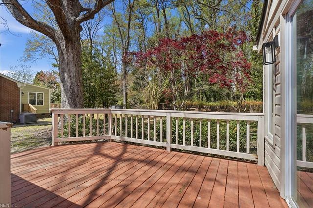 218 Crittenden LN, Newport News, VA 23606