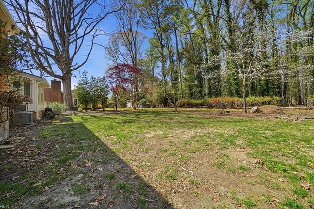 218 Crittenden LN, Newport News, VA 23606