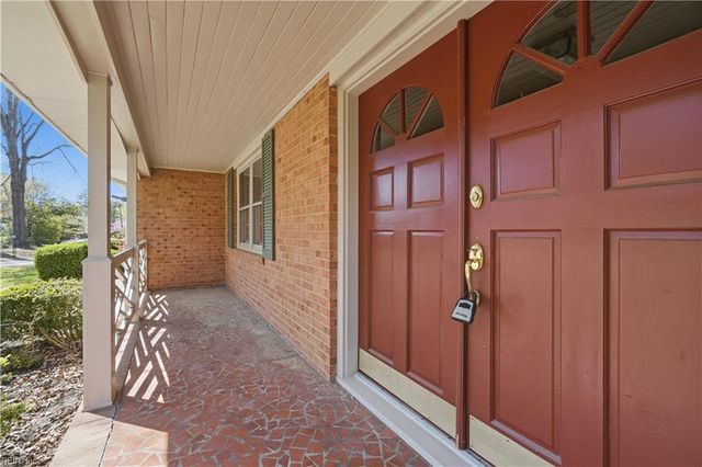 218 Crittenden LN, Newport News, VA 23606