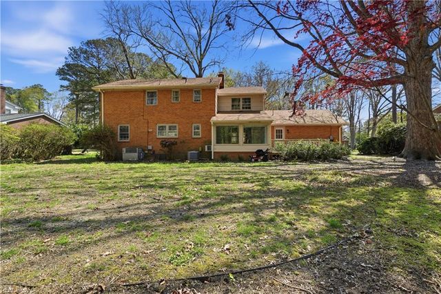 218 Crittenden LN, Newport News, VA 23606