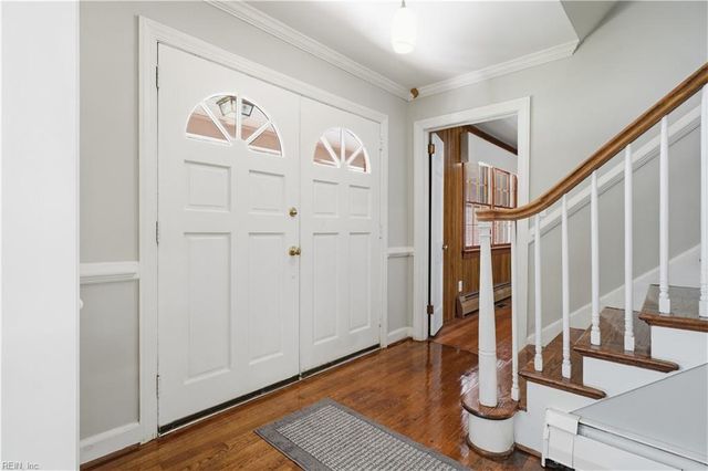 218 Crittenden LN, Newport News, VA 23606