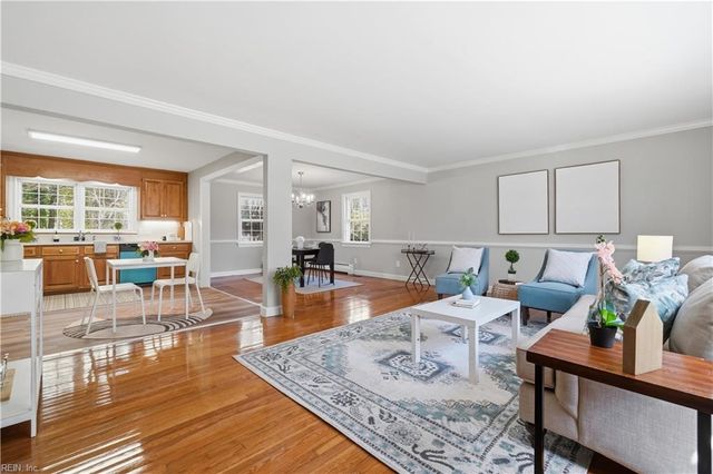 218 Crittenden LN, Newport News, VA 23606